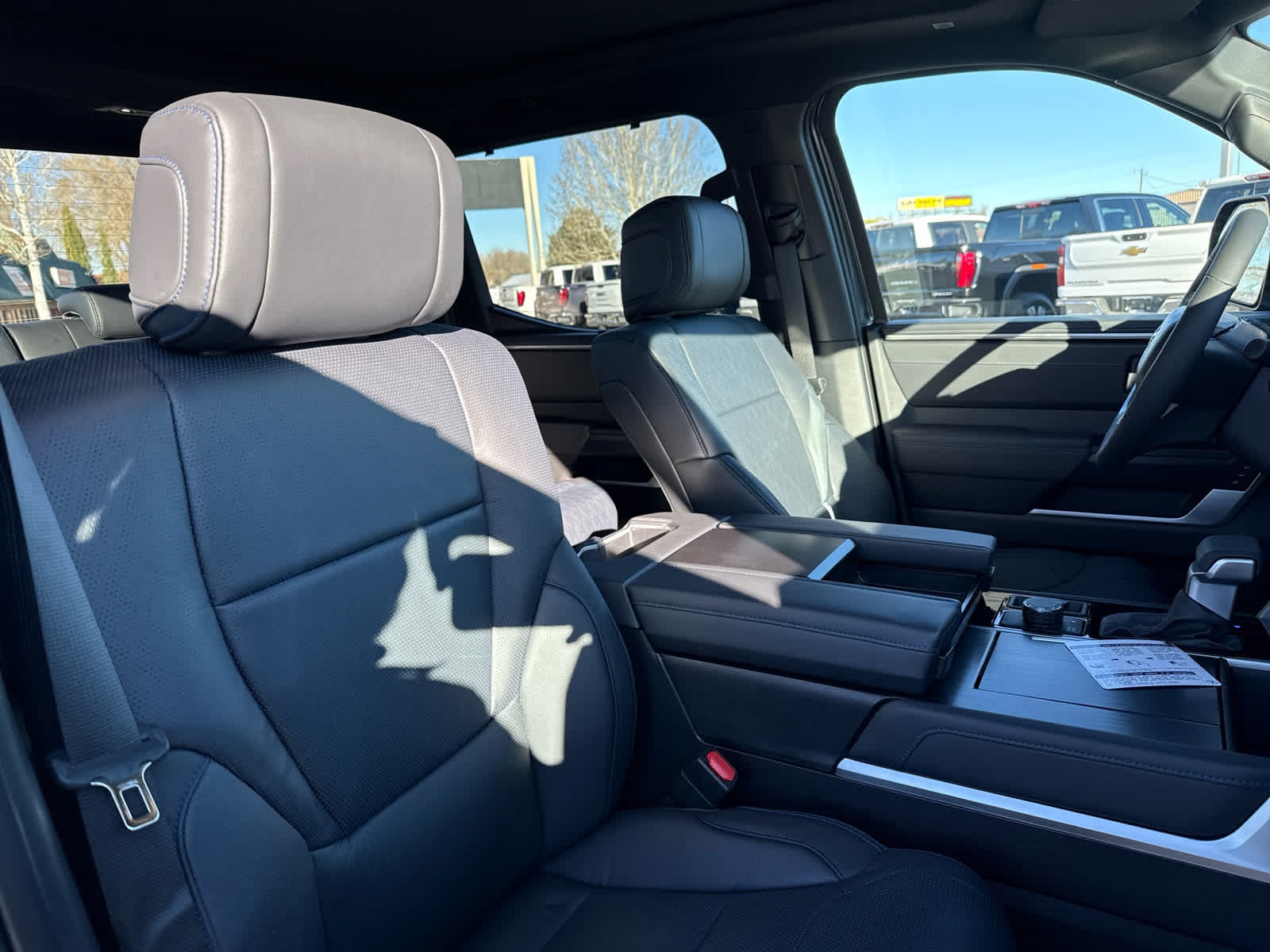 2025 Toyota Tundra Platinum CrewMax photo 38