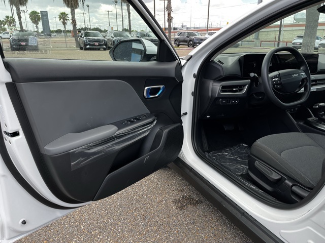 2025 Kia K4 LXS photo 14