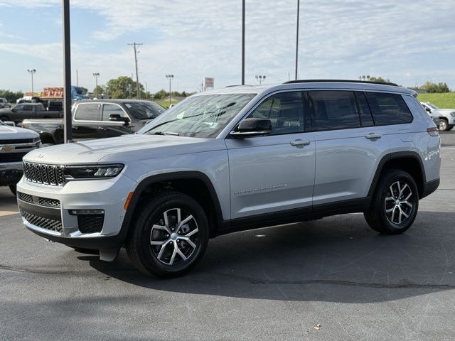 2025 Jeep Grand Cherokee Limited photo 2
