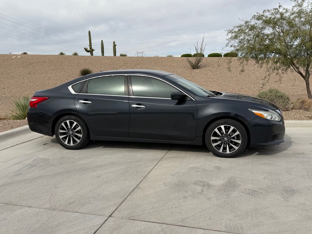 2017 Nissan Altima 2.5 SV photo 3