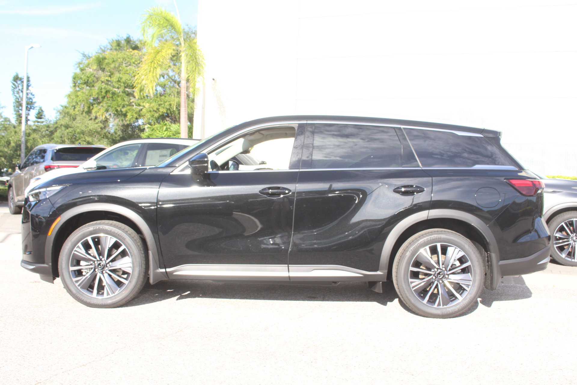 2026 Infiniti QX60 Luxe photo 2