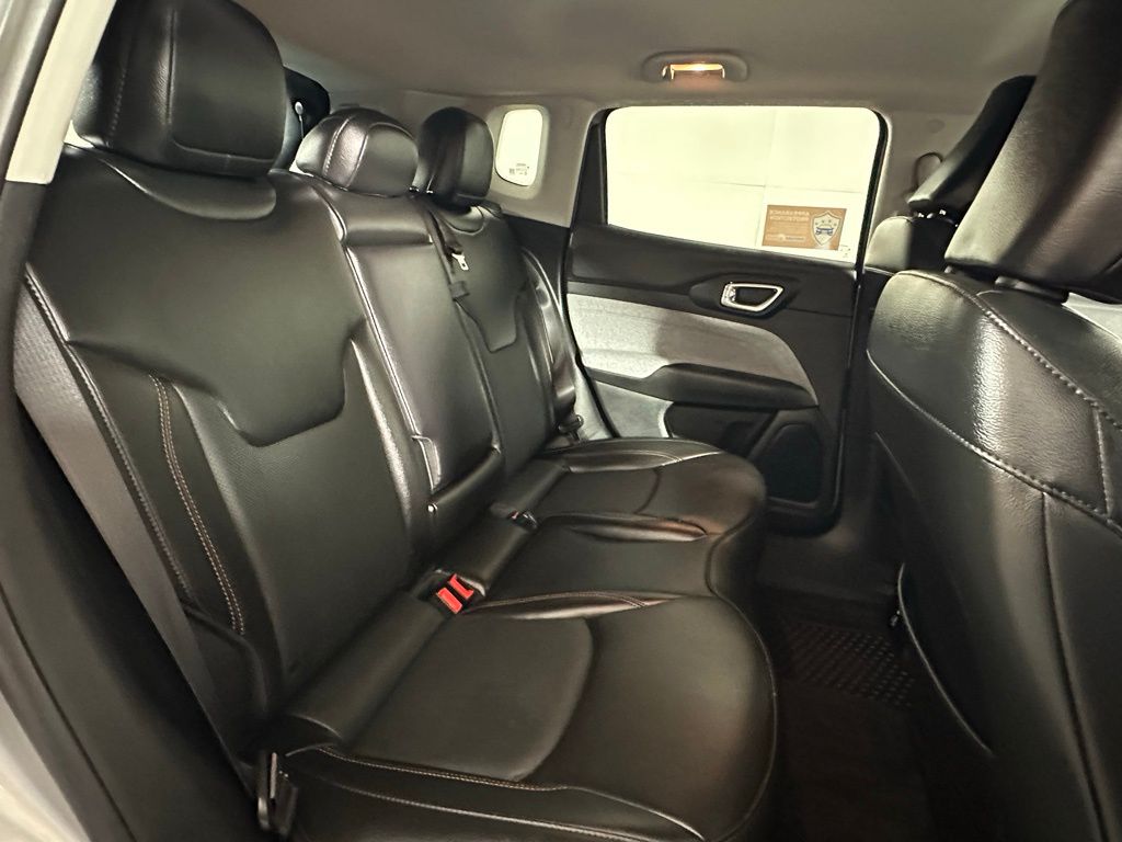 2022 Jeep Compass Latitude Lux photo 26
