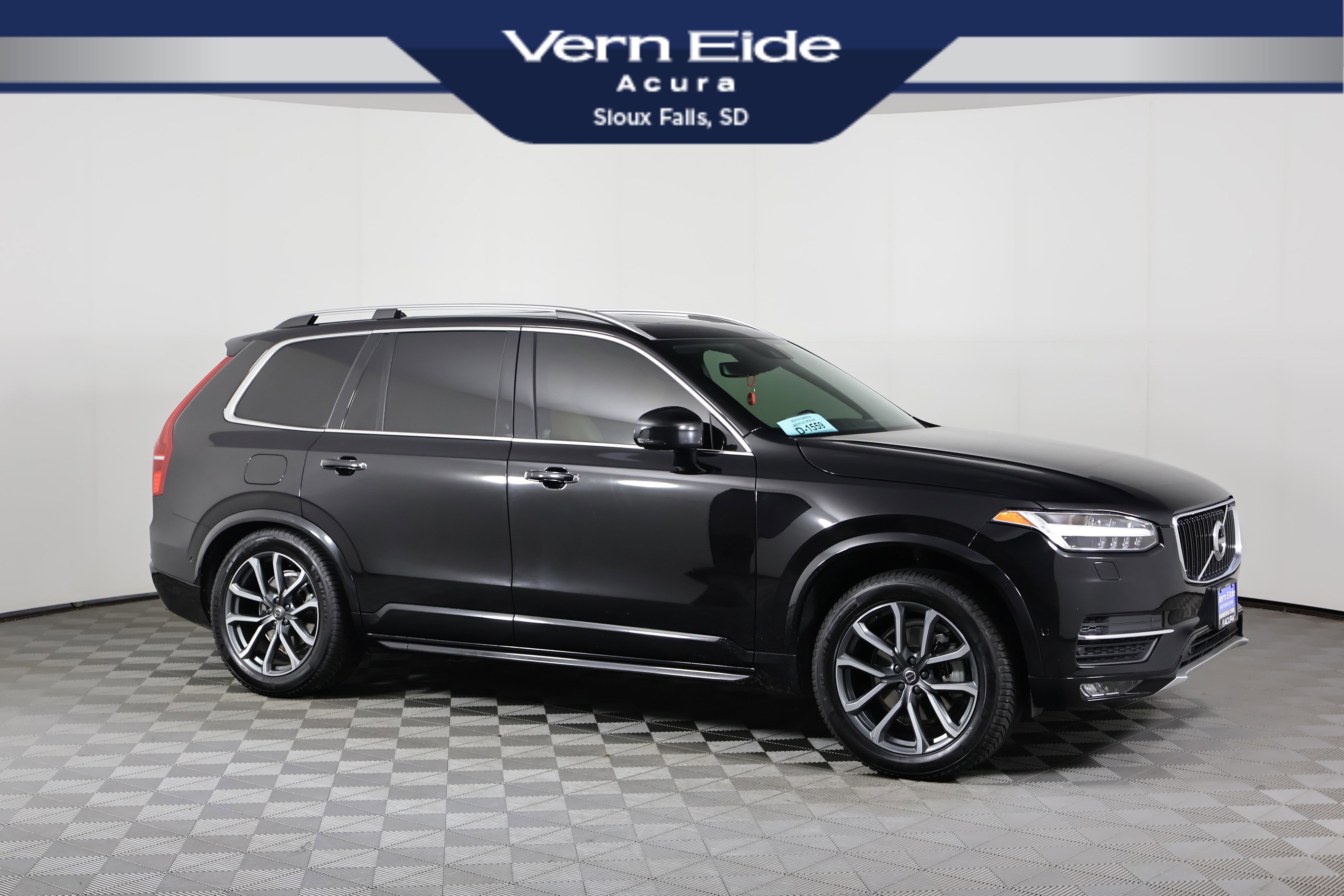 2018 Volvo XC90 Momentum's photo