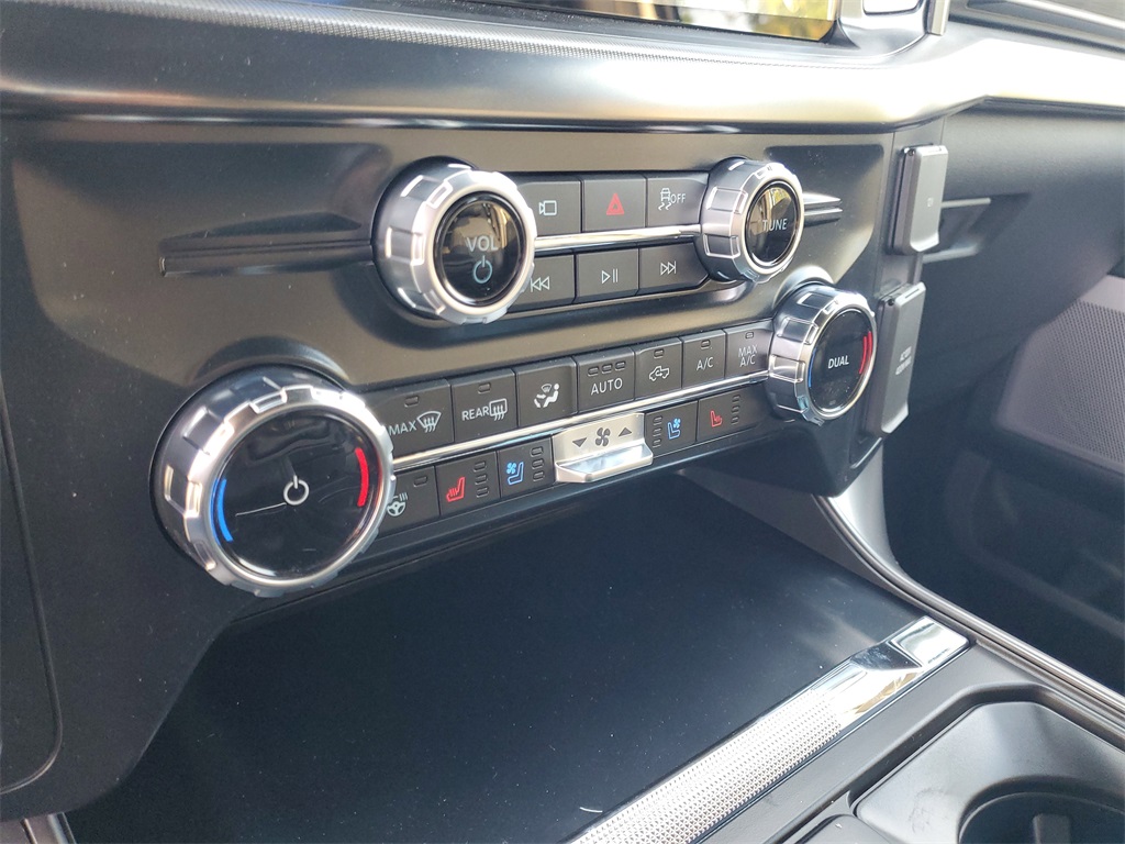 2025 Ford F-150 Lariat photo 18