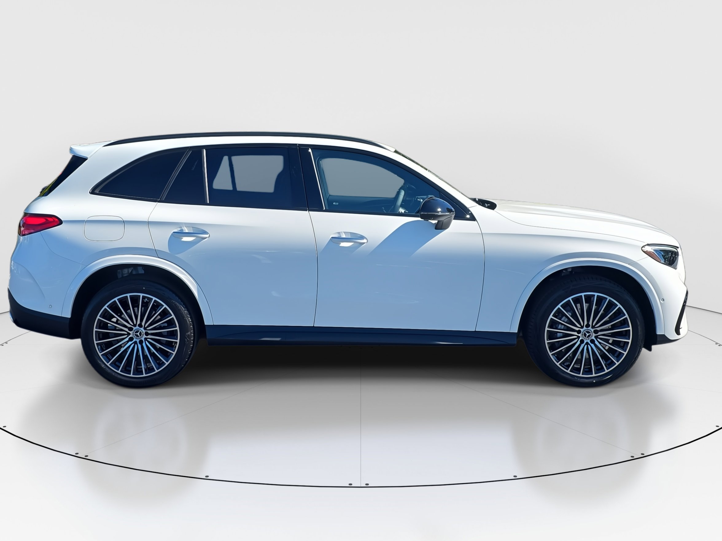 2026 Mercedes Benz GLC 300 photo 2