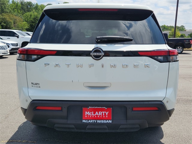 2022 Nissan Pathfinder S photo 4