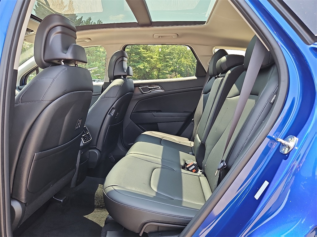 2025 Kia Sportage EX photo 11