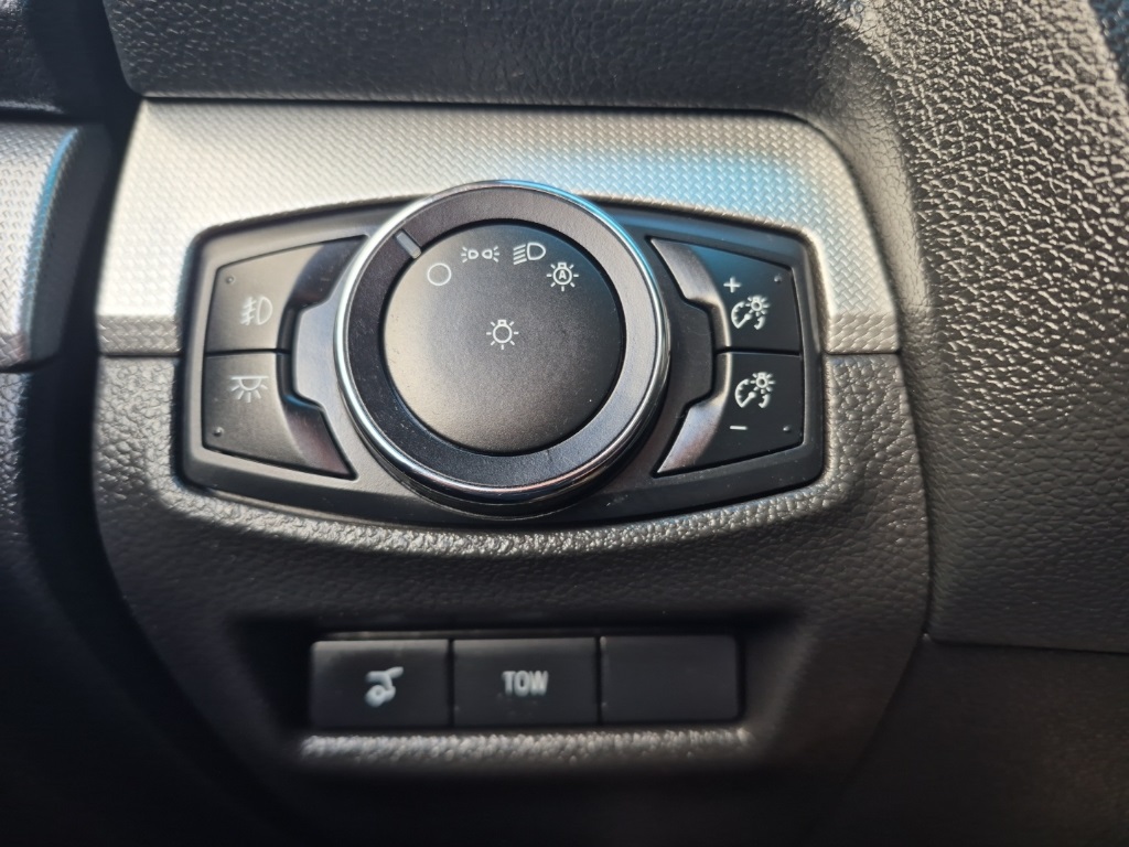 2015 Ford Explorer XLT photo 17