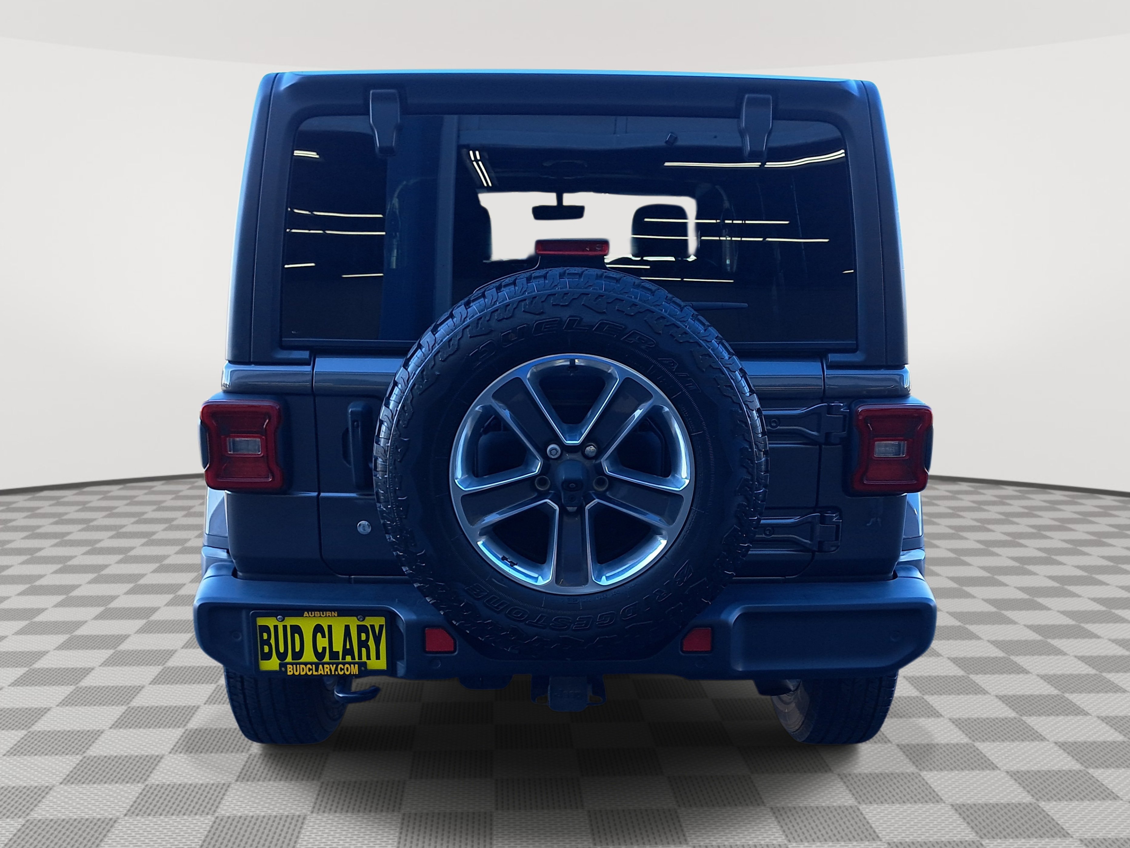 2019 Jeep Wrangler Unlimited Sahara photo 2