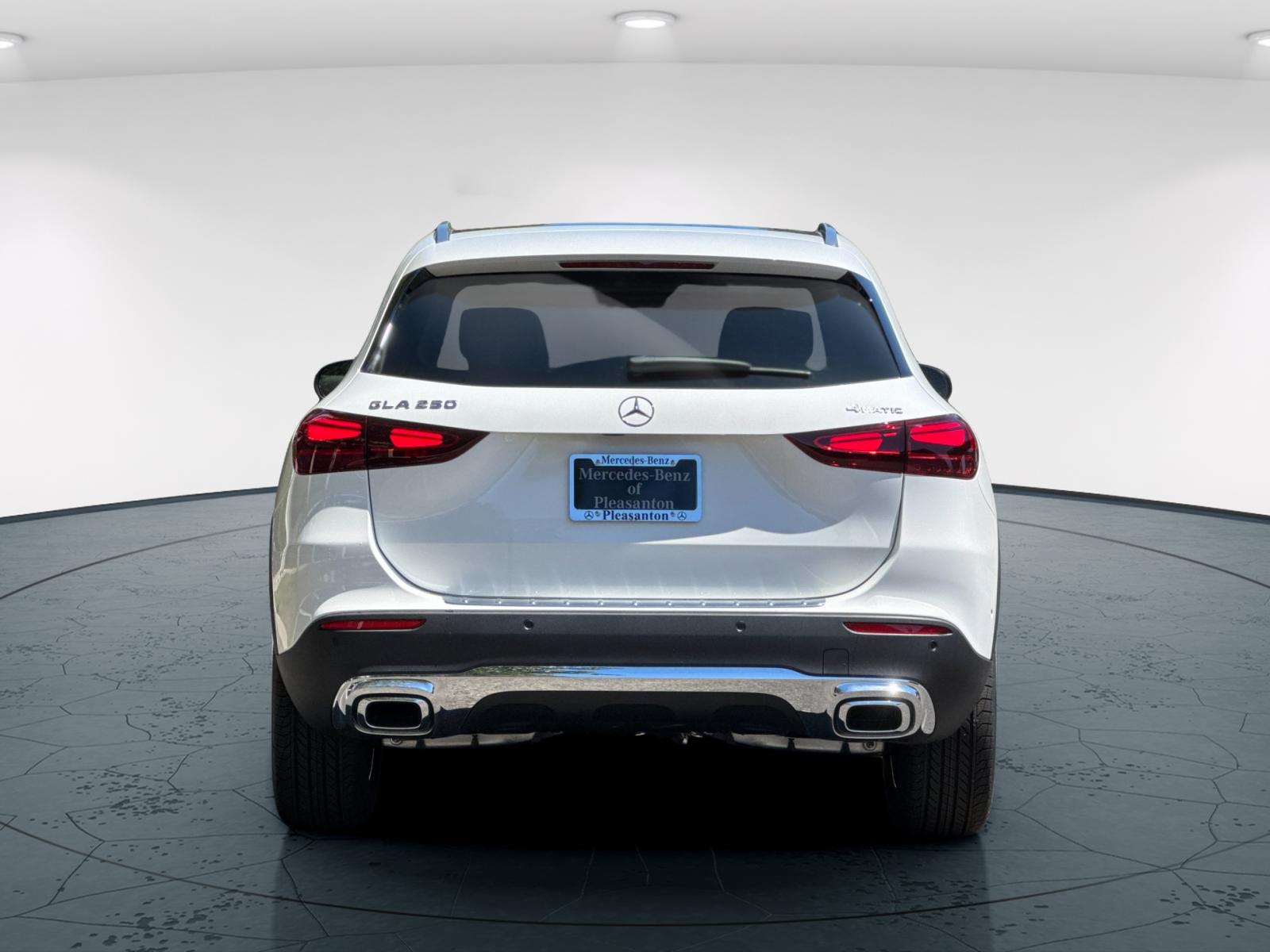 2026 Mercedes Benz GLA 250 4MATIC photo 4