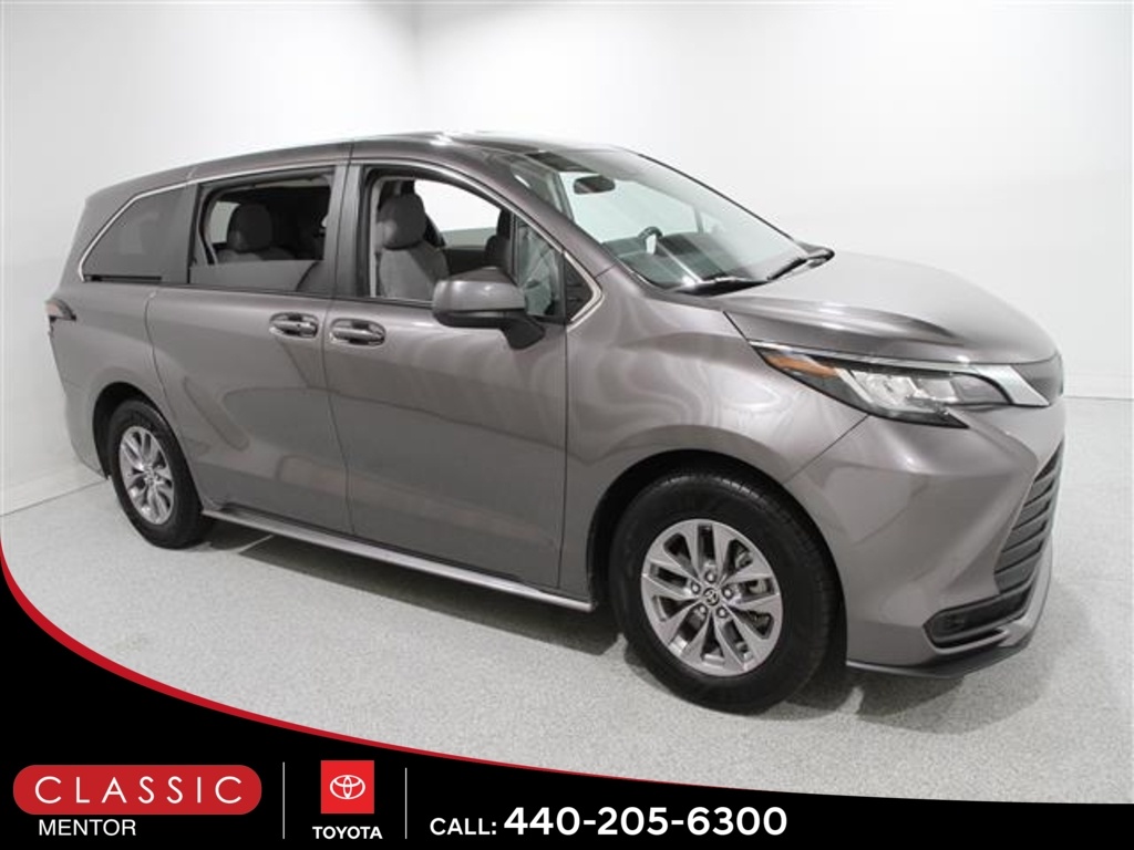 Certified Pre-Owned 2023 Toyota Sienna LE 8-Passenger Van in