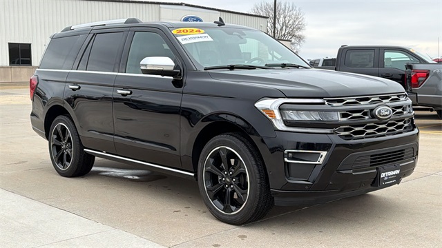 2024 Ford Expedition Platinum's photo