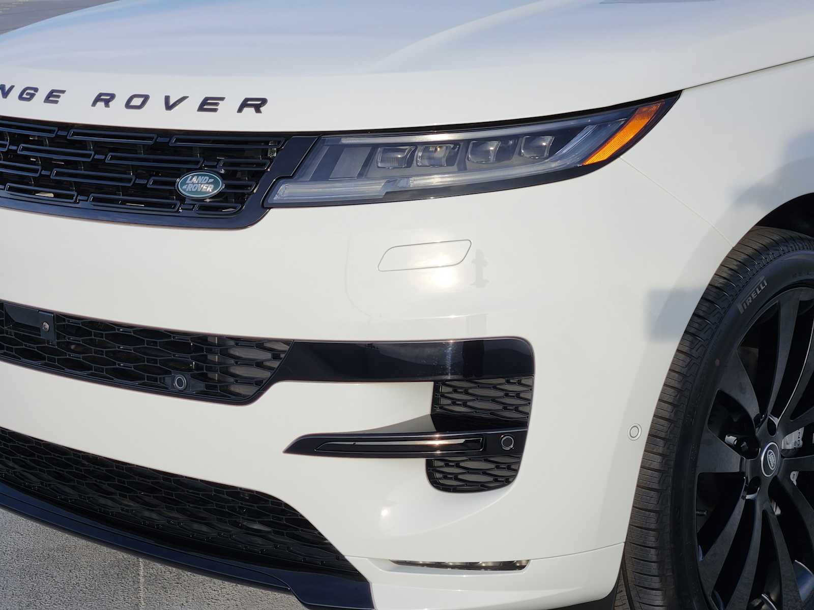 2025 Land Rover Range Rover Sport SE photo 5
