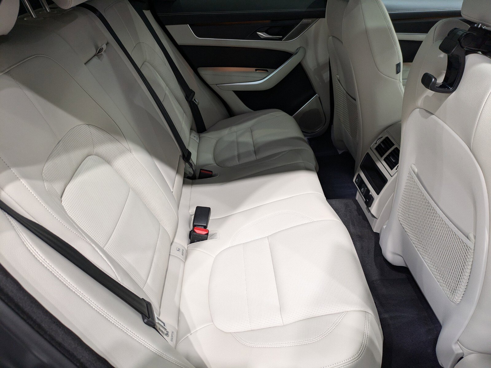 2025 Jaguar F-PACE R-Dynamic S photo 21