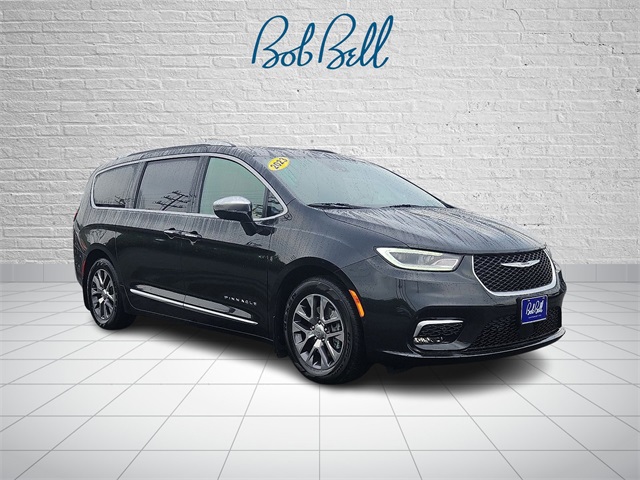 2023 Chrysler Pacifica Hybrid Pinnacle's photo