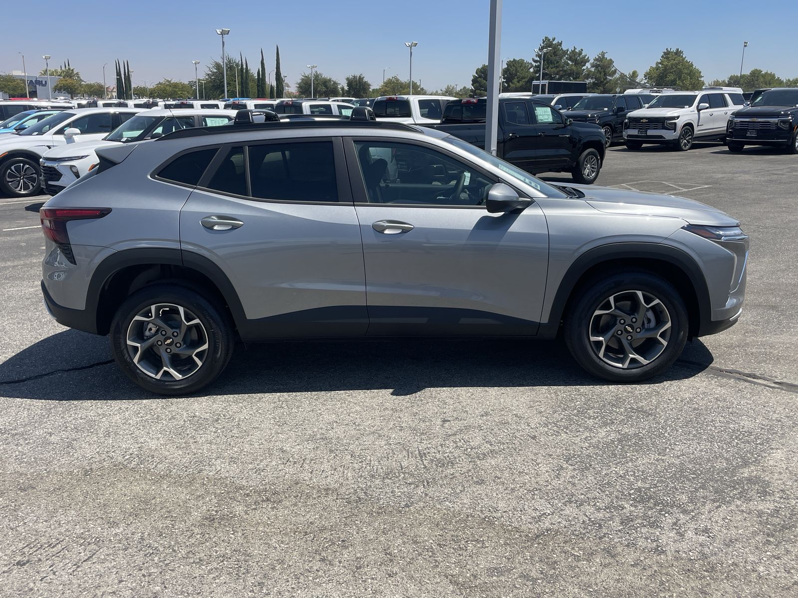 2025 Chevrolet Trax LT photo 7