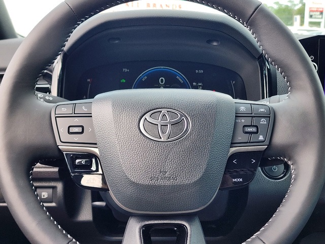 2025 Toyota Camry SE photo 9
