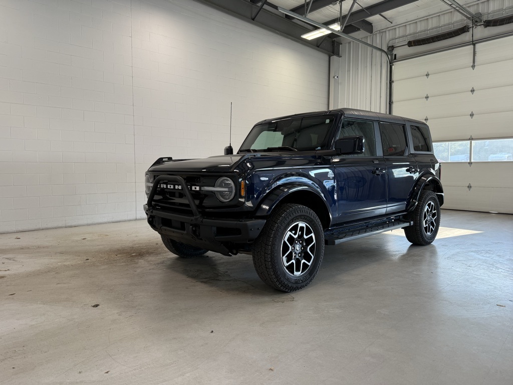 2021 Ford Bronco Outer Banks photo 2