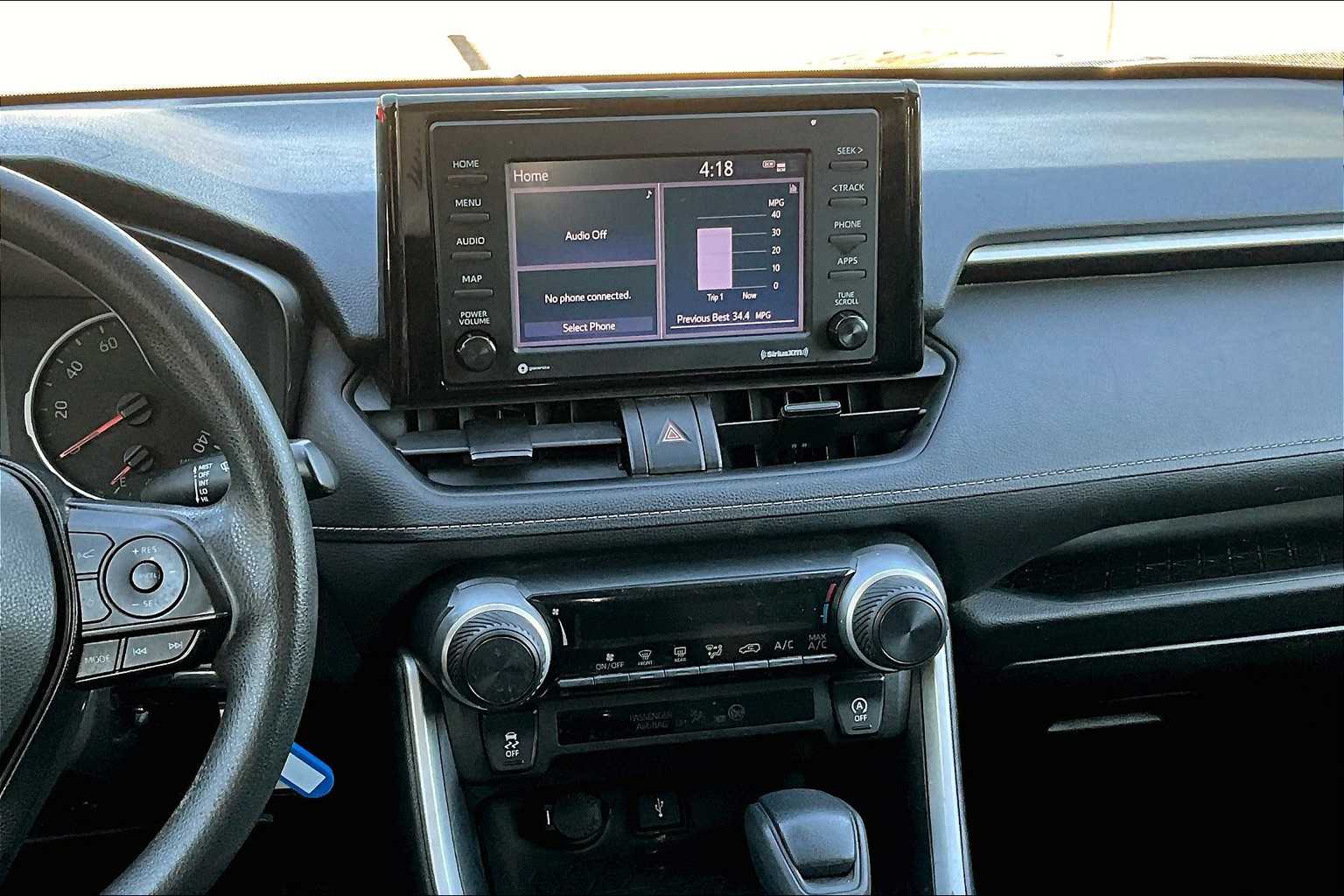 2021 Toyota RAV4 LE photo 6