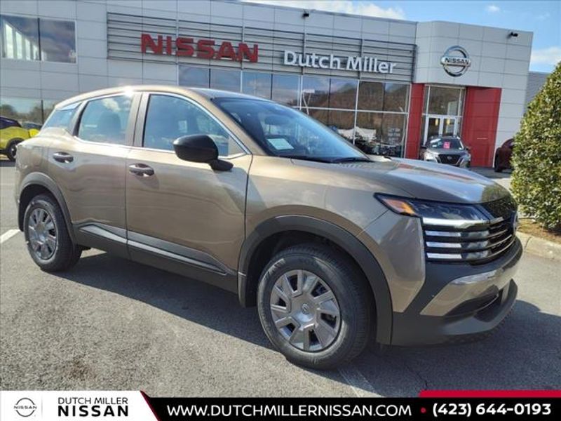 New 2025 Nissan Kicks S