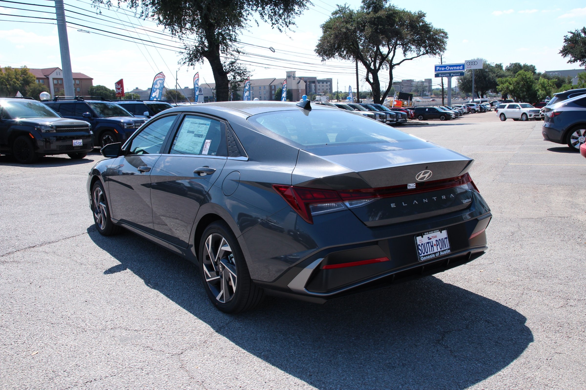2025 Hyundai Elantra Limited photo 5