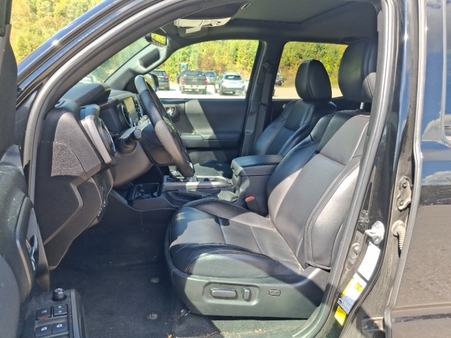 2022 Toyota Tacoma Limited photo 9