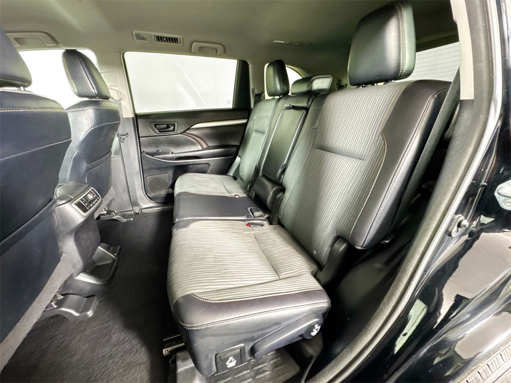 2016 Toyota Highlander LE Plus photo 14