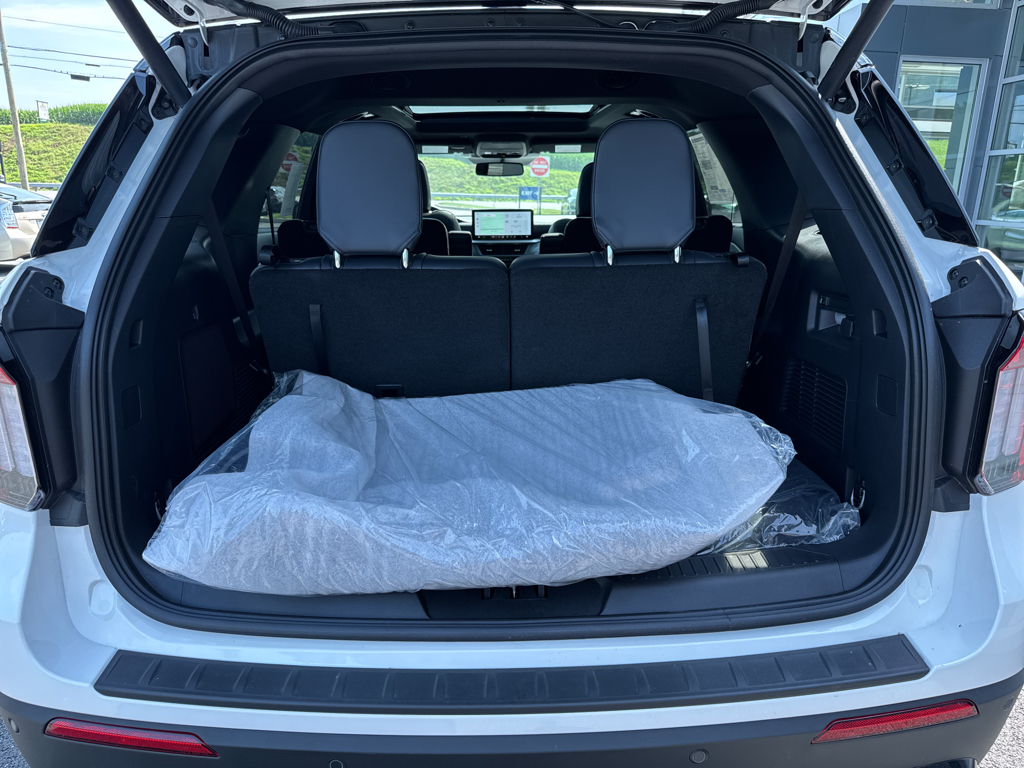 2025 Ford Explorer ST-Line photo 12