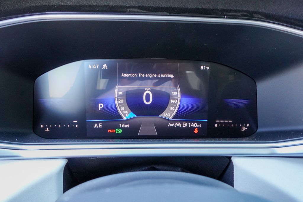 2025 Volkswagen Taos SE photo 12