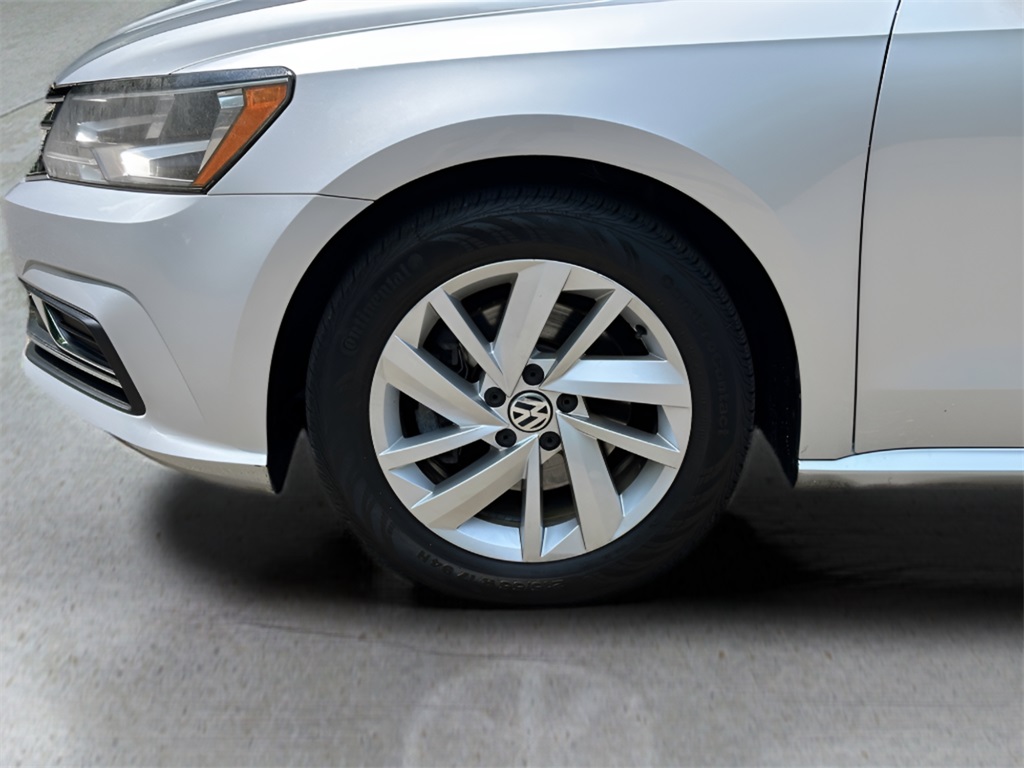 2018 Volkswagen Passat SE photo 34