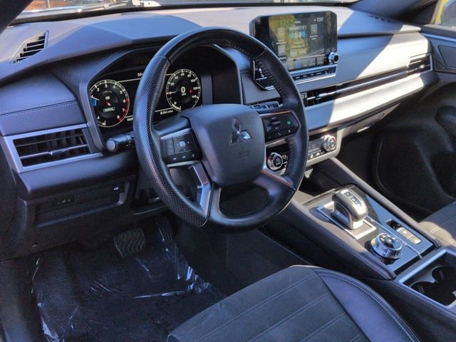 2023 Mitsubishi Outlander SE Black Edition photo 3