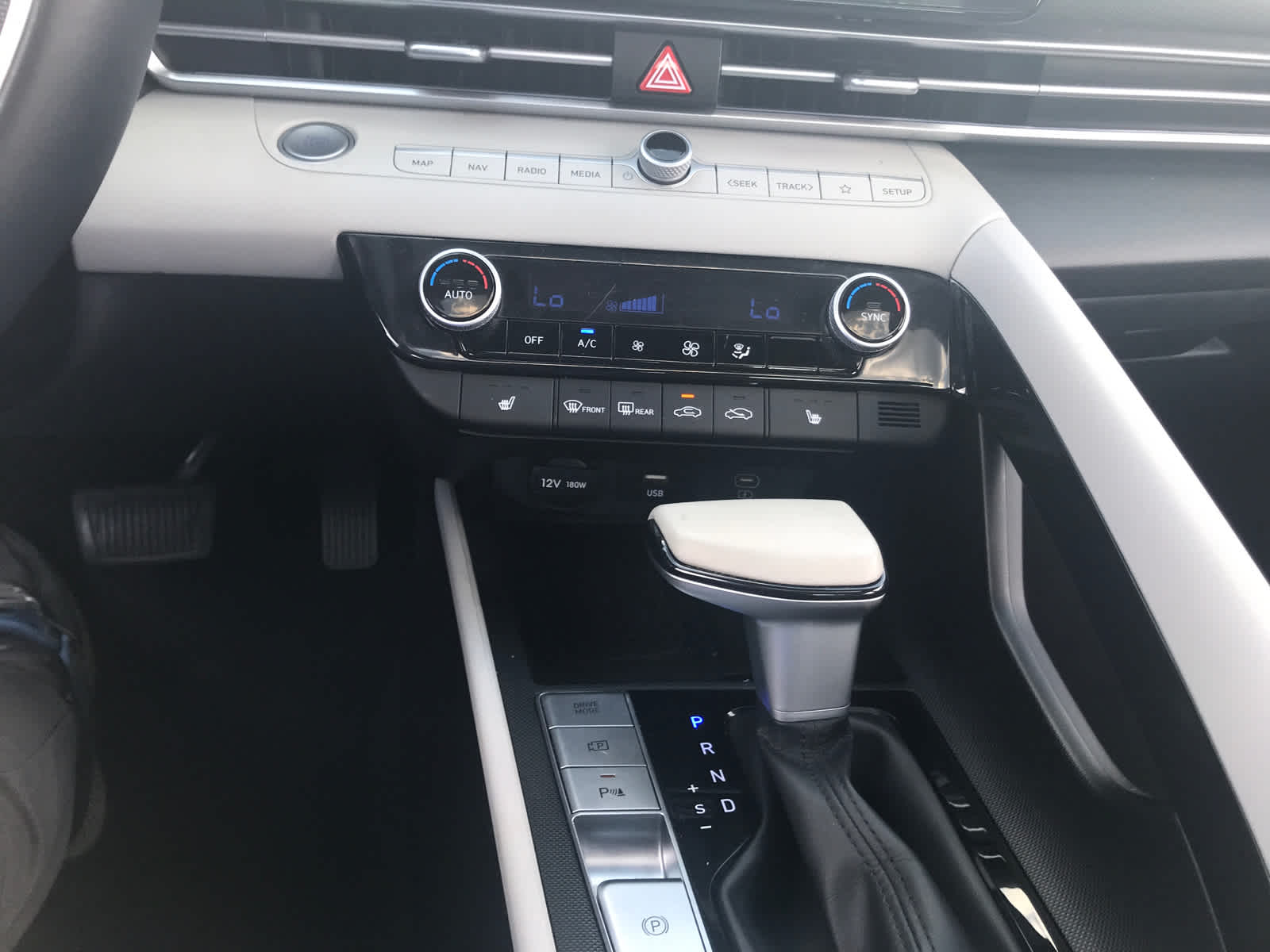 2024 Hyundai Elantra Limited photo 18