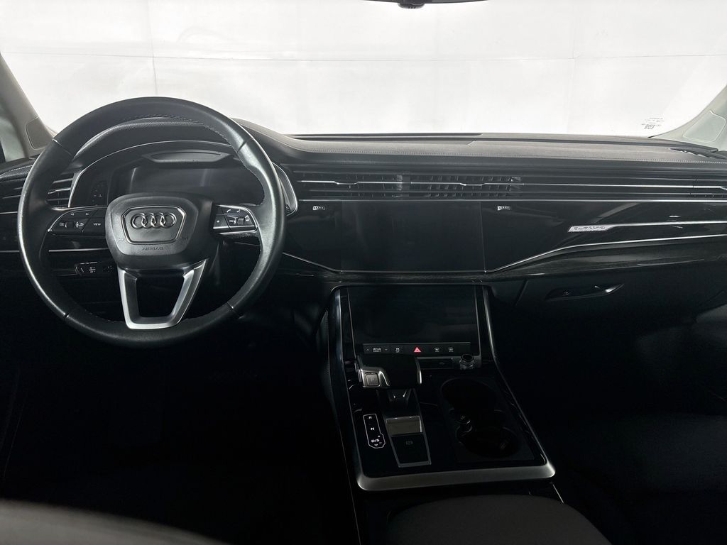 2024 Audi Q7 55 Premium Plus photo 12