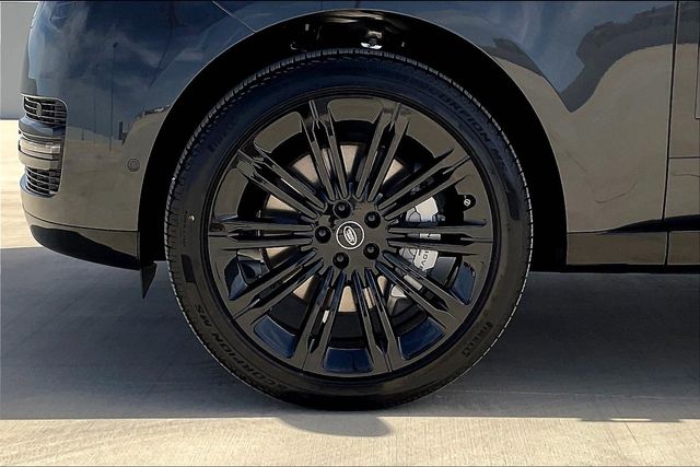 2025 Land Rover Range Rover SE photo 10
