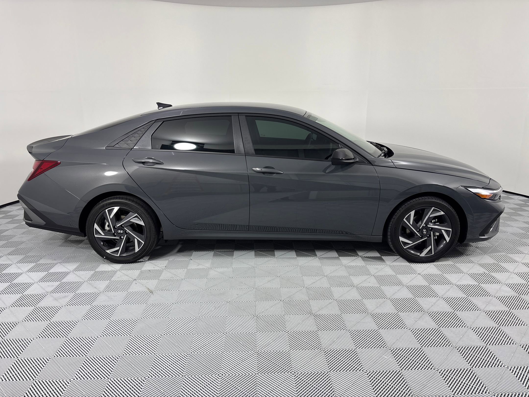 2025 Hyundai Elantra SEL Sport photo 7