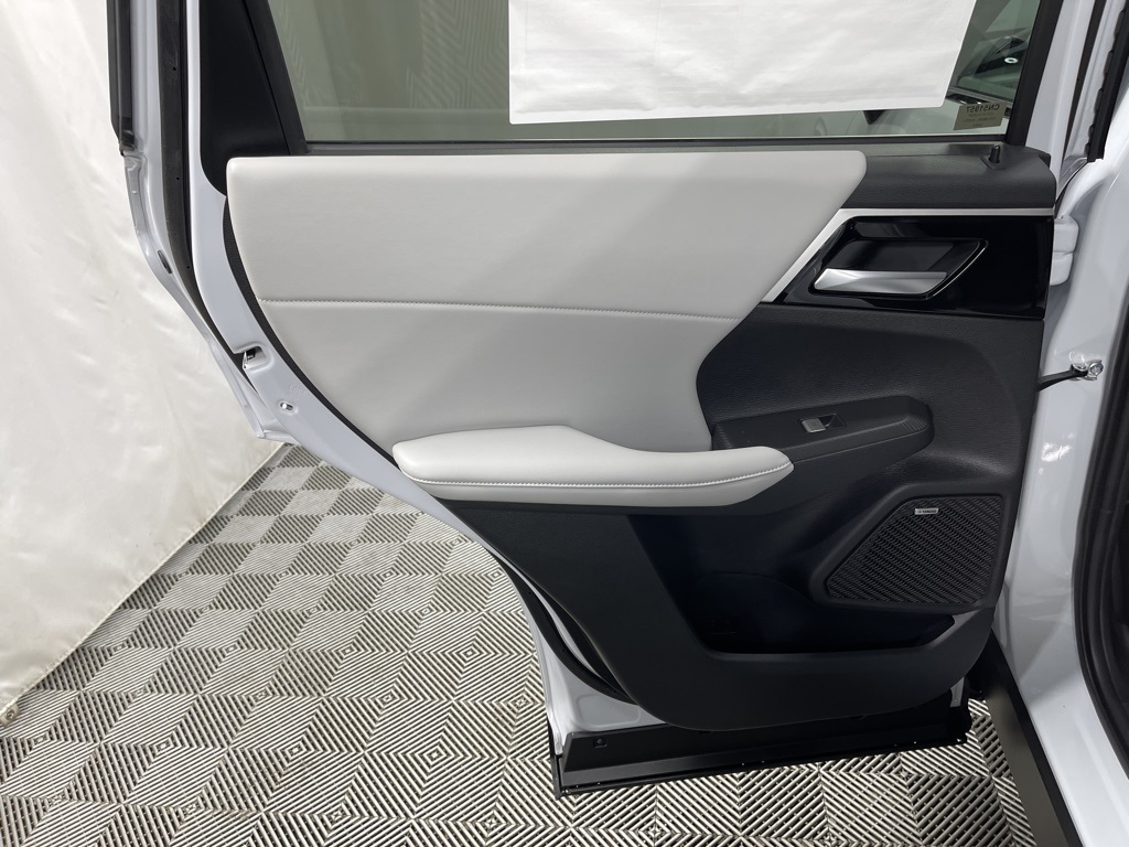2025 Mitsubishi Outlander SE photo 24