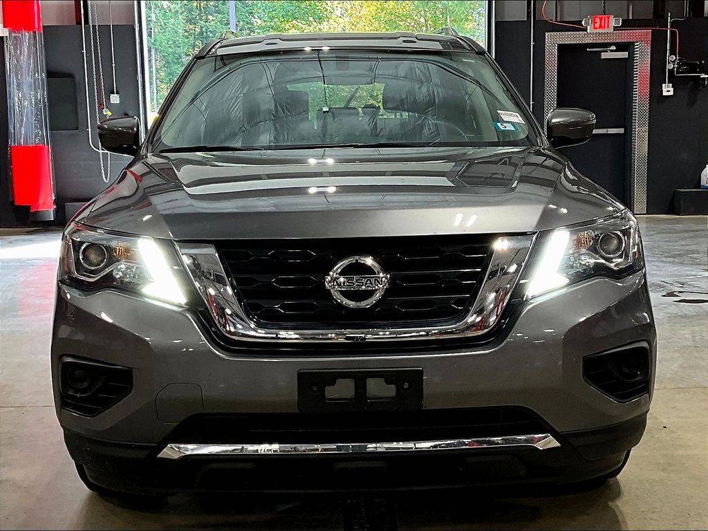 2020 Nissan Pathfinder S photo 2