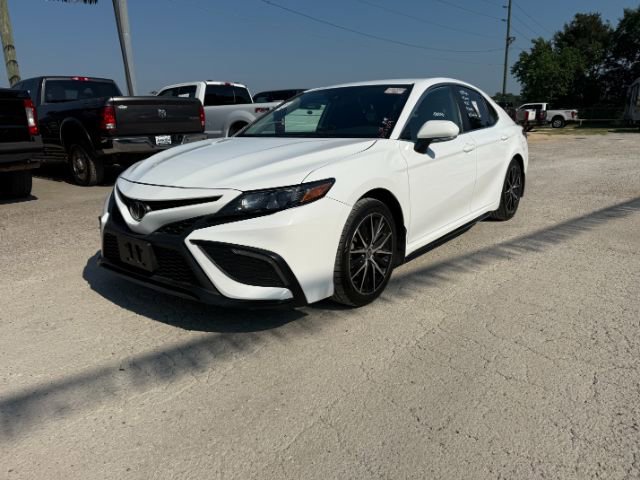 2024 Toyota Camry SE's photo