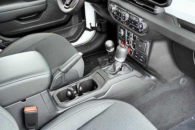 New 2025 Bright White Clear-Coat Exterior Paint Jeep Willys image 16