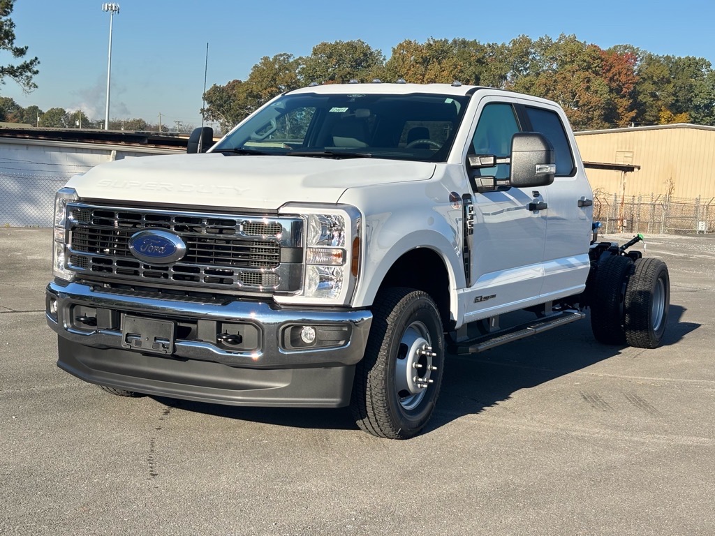 2026 Ford F-350 Super Duty Chassis Cab XL's photo