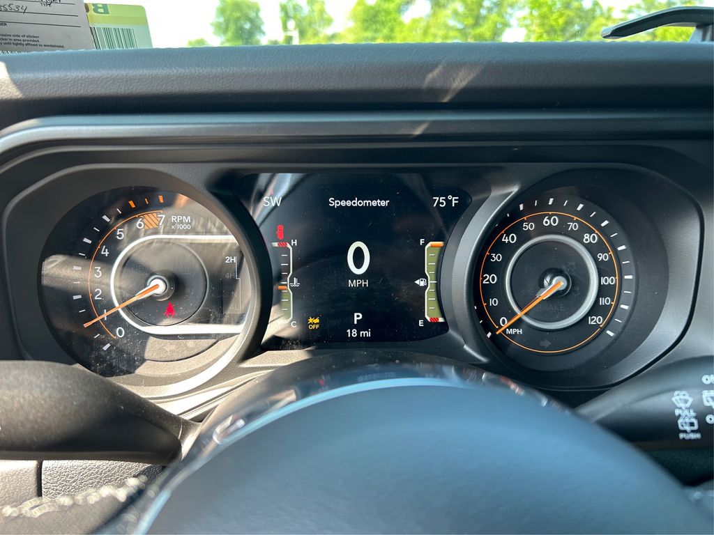 2025 Jeep Wrangler Sahara photo 21