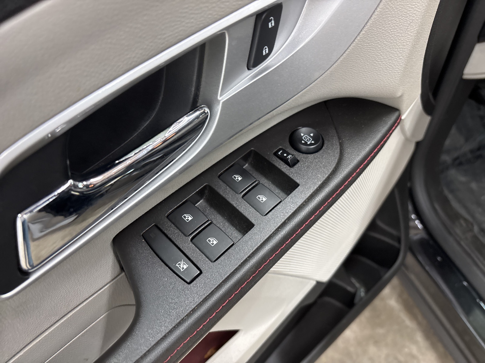 2015 Chevrolet Equinox LT photo 18