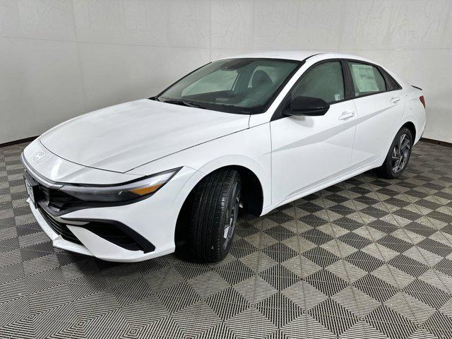 2025 Hyundai Elantra SEL Sport photo 3