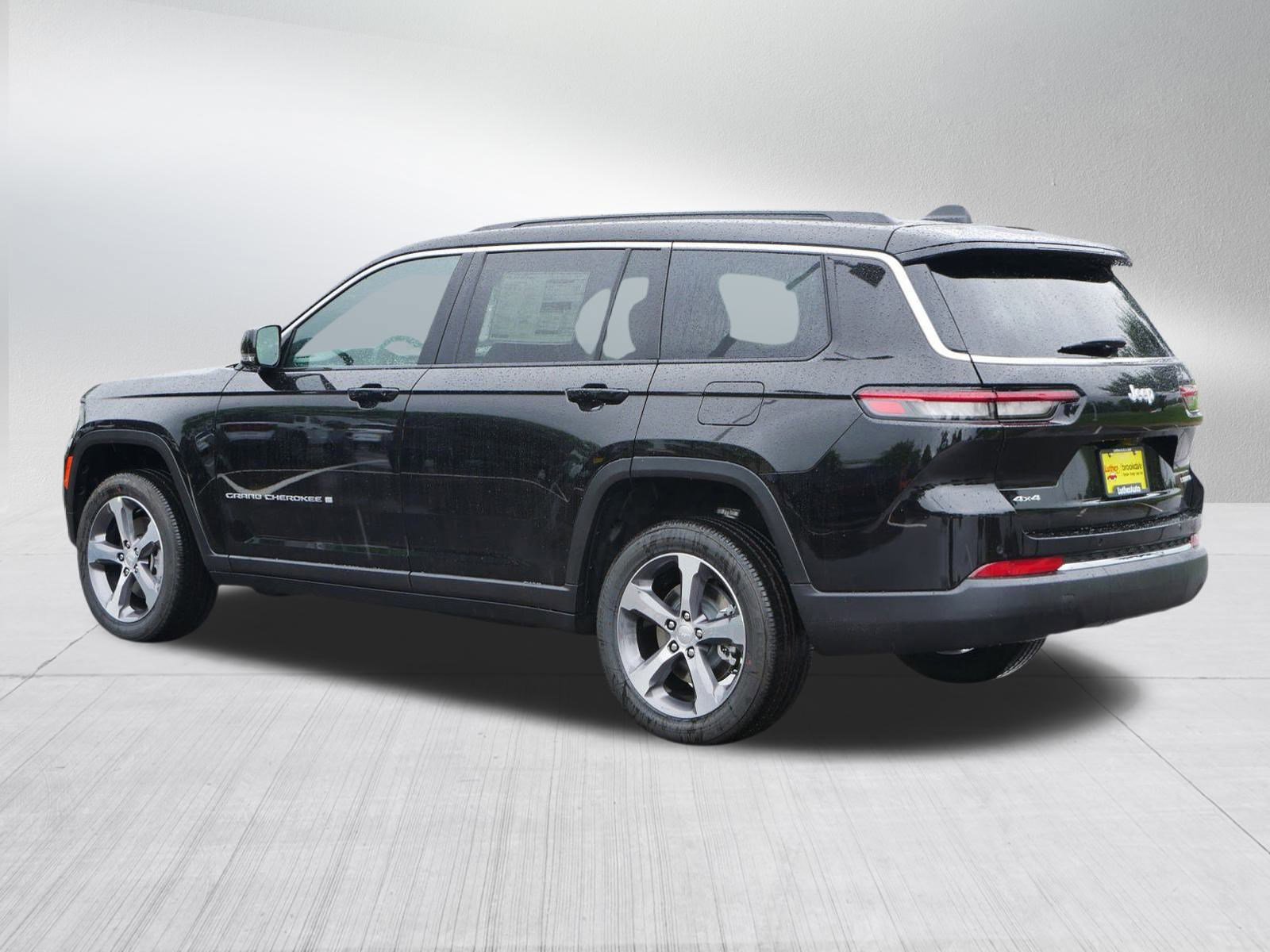 2025 Jeep Grand Cherokee Limited photo 2