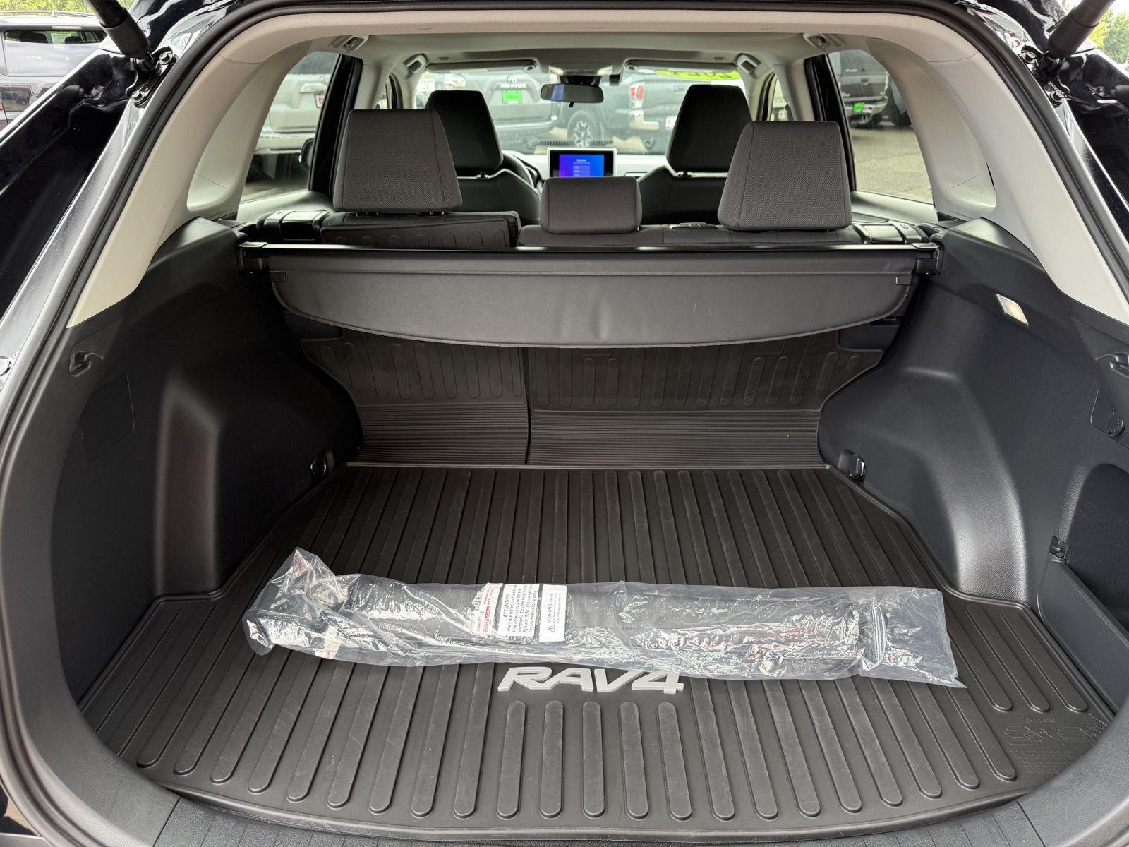 2024 Toyota RAV4 XLE photo 5