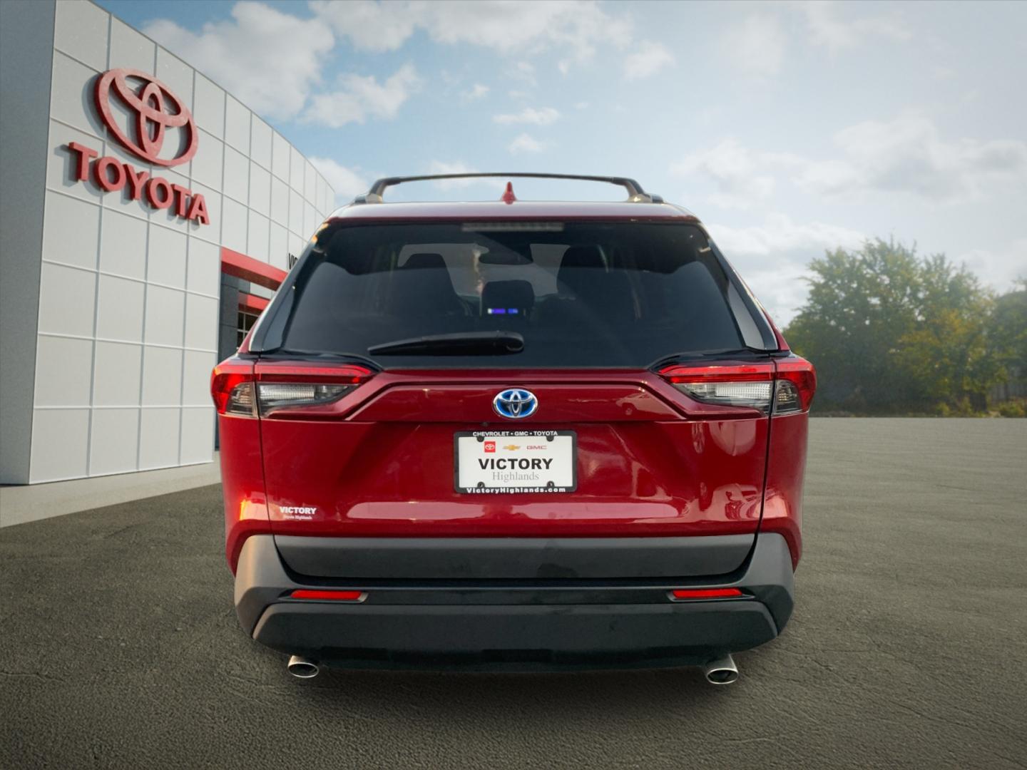 2024 Toyota RAV4 Hybrid XLE photo 3