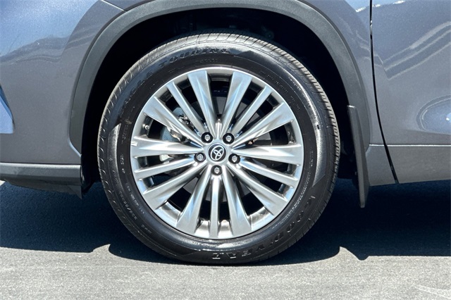 2024 Toyota Highlander Platinum photo 25