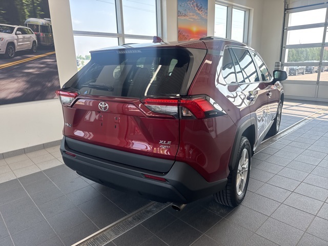 2021 Toyota RAV4 XLE photo 4