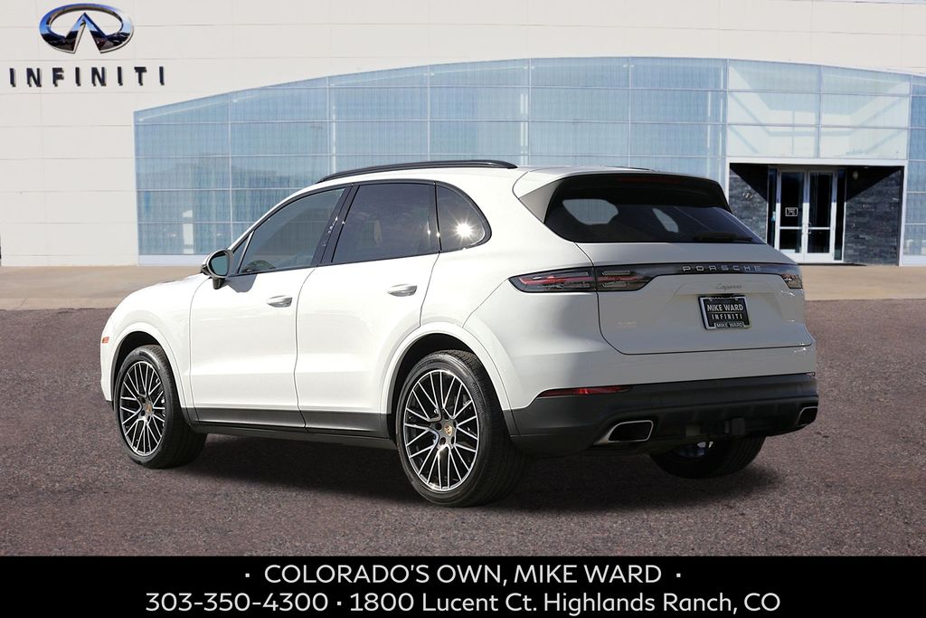 2023 Porsche Cayenne Platinum Edition photo 3