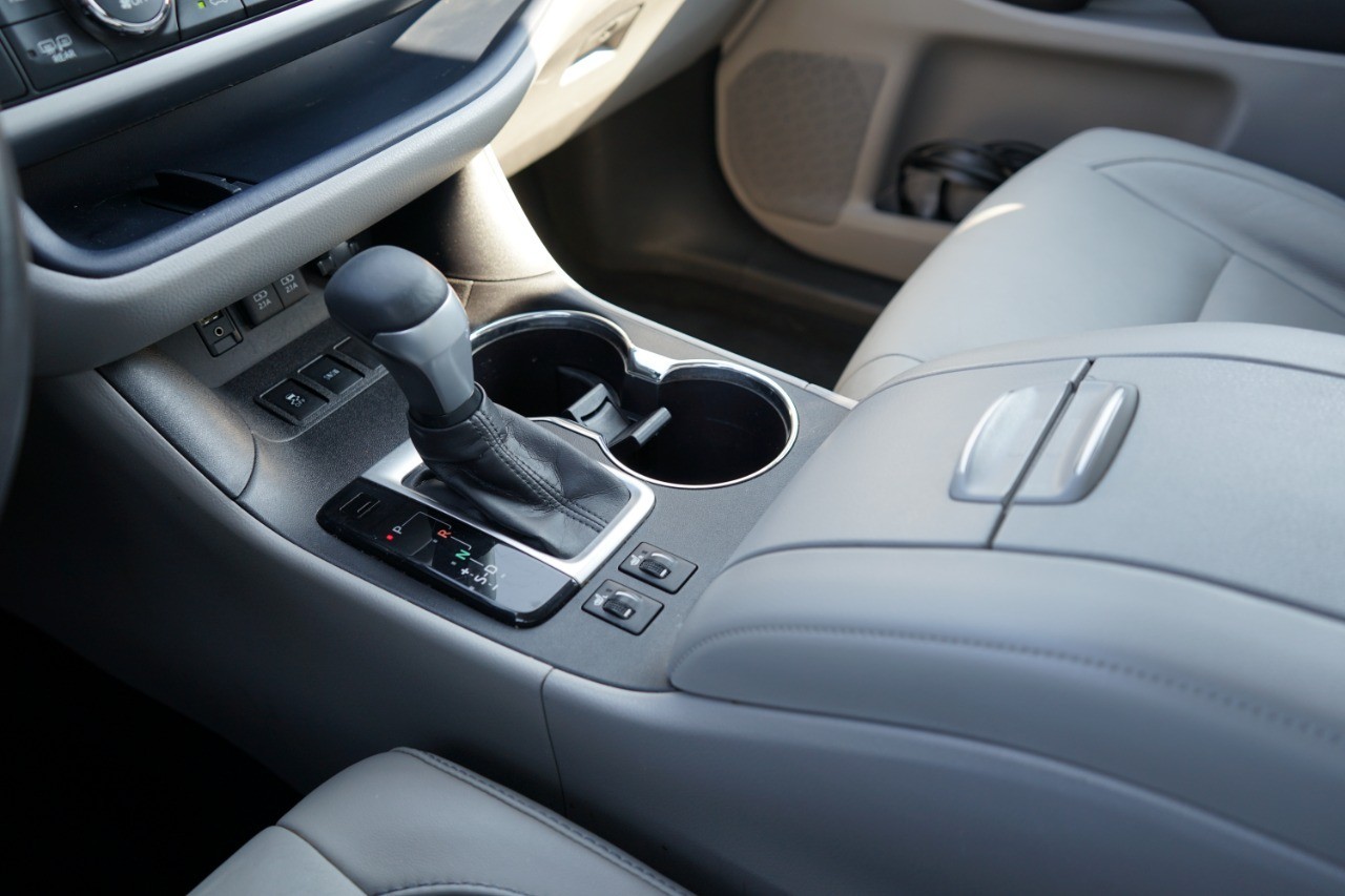 2017 Toyota Highlander SE XLE photo 18